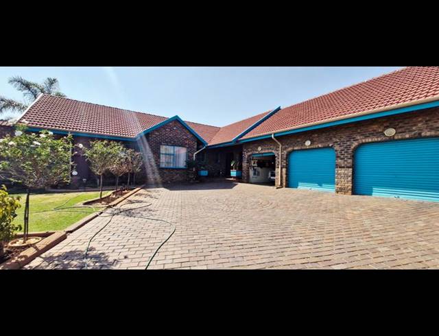 4 BEDROOM HOUSE FOR SALE IN SUNWARD PARK